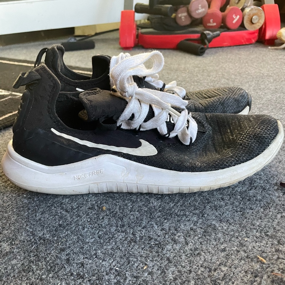 Nike Women’s logo “Just do it”– Black/White Sneakers– Size 9.5 (Men’s ~8)